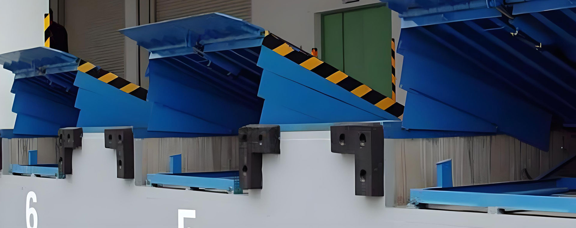 固定式登車(chē)橋、移動(dòng)式登車(chē)橋